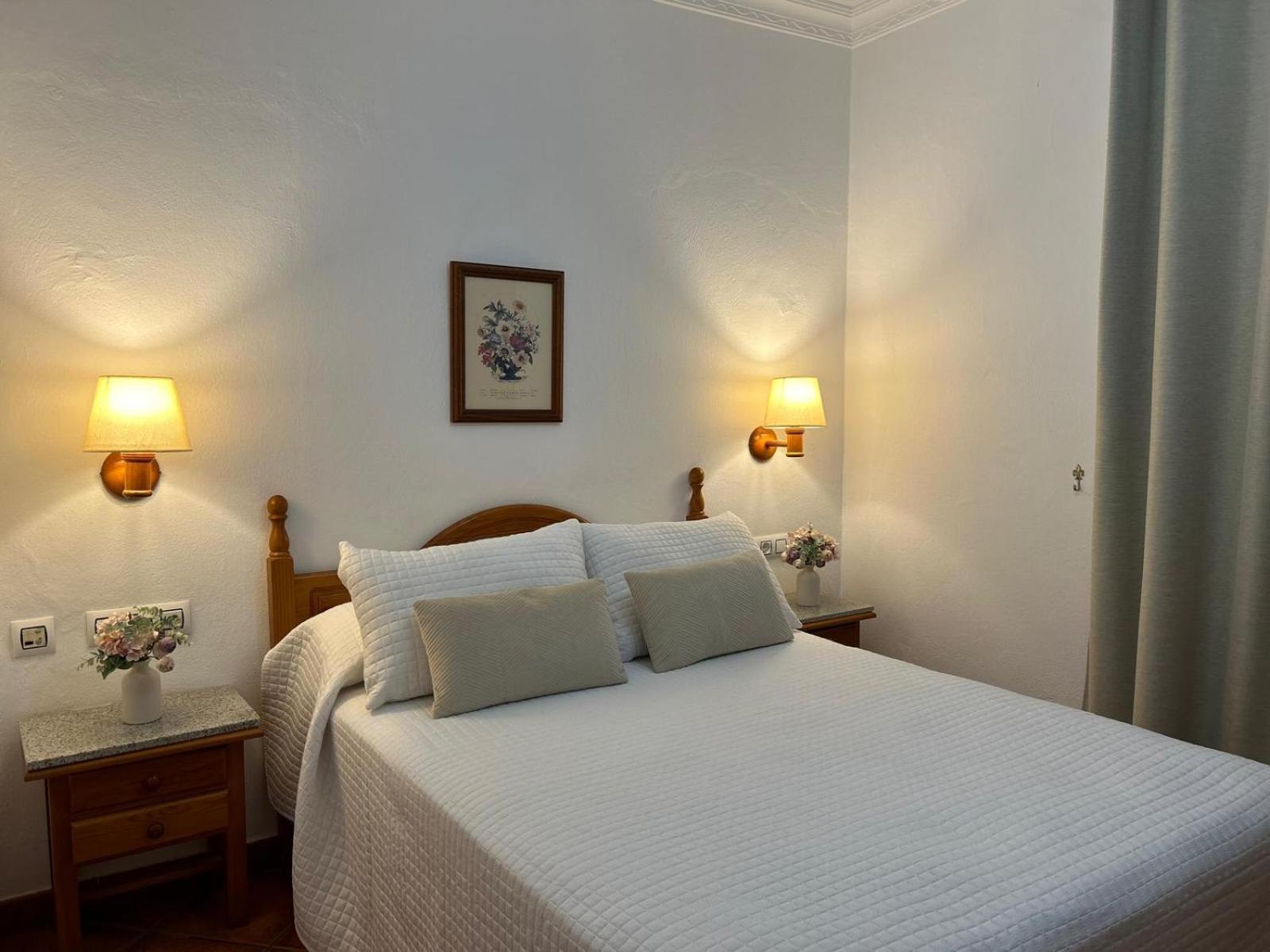Hostal Los Mellizos Conil De La Frontera Eksteriør bilde A bedroom at the hotel